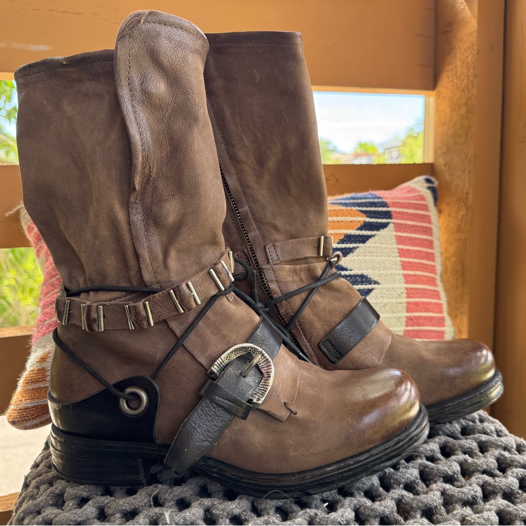 37/6.5-7 New As98 Soter In Rock. Neutral Taupe Color.